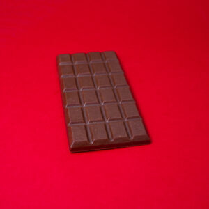 Vegánska čili čokoláda raw bez mlieka, bez lepku, bez cukru, bez konzervantov prirodne sladená